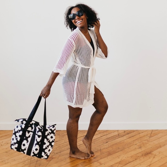 Kona Cove TYVEK Splashproof Beach Zipper Tote - Picture 1 of 2